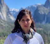 foto de Grace Robiou frente en el parque nacional Yosemite