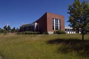 Photo of the lawn in front of EPA’s Mid-Continent Ecology Division Laboratory in Duluth, Minnesota