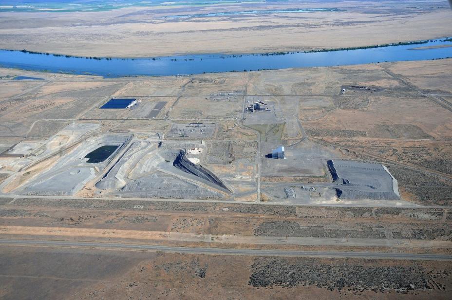 Photo: 100-C-7 Soil Site Hexavalent Chromium Dig with B Reactor shown in the upper right corner and Columbia River across the top  