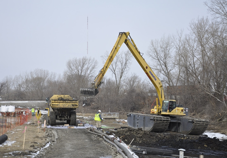 photo of Dredging during the GLLA Stateline Remedial Action project.