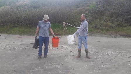 EPA researchers clean up the beach