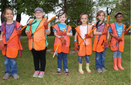 Young volunteers at Lake Houston. Photo courtesy of the Galveston Bay Estuary Program.